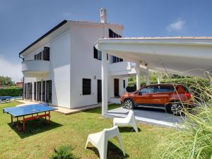 Villa in Medulin with garden, private pool and sauna, at walking distance from the center