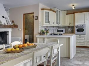 Villa in Svetvincenat with Pool & Beach