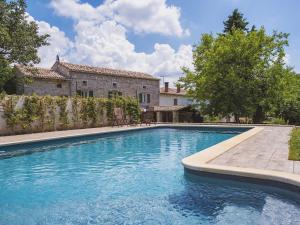 Holiday Home Svetvincenat with Pool
