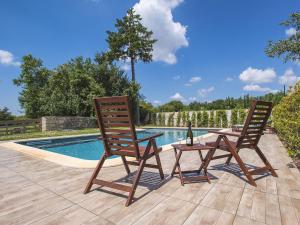 Holiday Home Svetvincenat with Pool