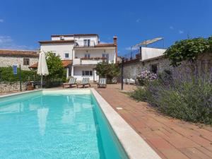 Villa in Kujici near Beach with Pool