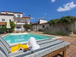 Holiday house with private pool and balcony - 赫尔吉奇