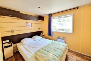 Campings Spacieux Bungalow tout confort Oasis Village 5 etoiles : photos des chambres