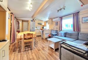 Campings Spacieux Bungalow tout confort Oasis Village 5 etoiles : photos des chambres