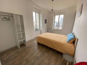 Appartements Appartement F1, refait a neuf, 150m de la plage : photos des chambres