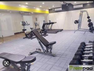 2-BR COZY condo 200mbpsFiberWiFiNetflixpoolWFH