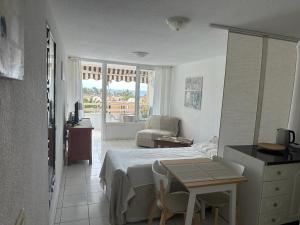 Borinquen only 280 meters to the beach, balcony with sea view, heated pool, Wifi