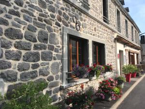 Hotels Hotel Restaurant du Plomb du Cantal : photos des chambres