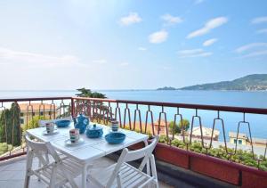 Dolce Acqua Flexyrent apartment Terrace & Parking - NO AC