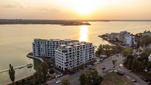 Purple Luxury Apartment Lake On