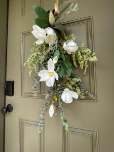 Updated Townhome Near the Beach, Tennis, and Golf