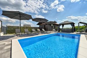 Holiday House Dora - Nice home with nice forest view and Outdoor swimming pool, Whirlpool-Jacuzzi, Sauna, 2 bedrooms and WiFi