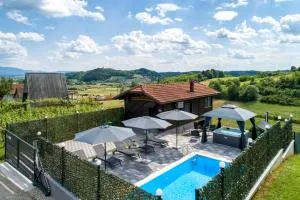 Holiday House Dora - Nice home with nice forest view and Outdoor swimming pool, Whirlpool-Jacuzzi, Sauna, 2 bedrooms and WiFi - Pavlovec-Zabočki