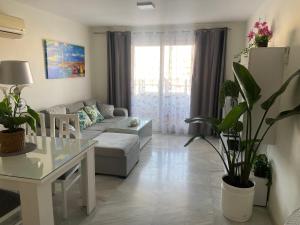 Moderno apto con vistas al puerto, aire acondicionado,wifi,piscina,fácil aparcamiento