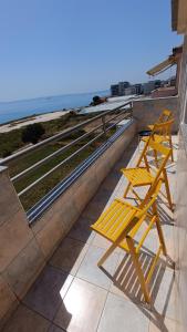 Sea view apartment with swimming pool near beach