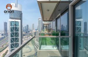 Paramount 2 Bed Apt, Roof Top Bar and Pool overlooking Burj, Triple Balcony, Fully Equipped, Free Toiletries, Full Kitchen, 2 and half Bathrooms, Ground Floor Supermarket, Influencers Haven, Sunrise and Sunset Views over the Sea FromBalcony