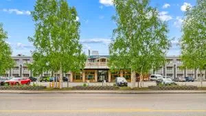 Clarion Hotel & Suites Fairbanks near Ft Wainwright - Clear Creek Park