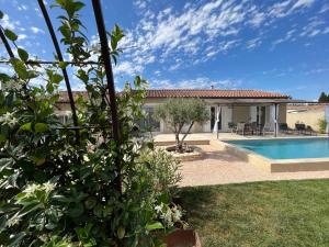 Maisons de vacances Villa provencale avec piscine : photos des chambres