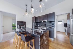 3 Bedroom Holiday Home Valley Views in Airlie Beach