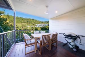 3 Bedroom Holiday Home Valley Views in Airlie Beach