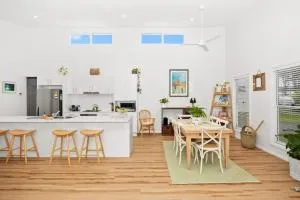 Break Away - Lake Tabourie