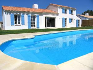 Villas Spacious villa with a private pool on a golf course in Loire : photos des chambres