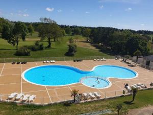 Villas Spacious villa with a private pool on a golf course in Loire : photos des chambres