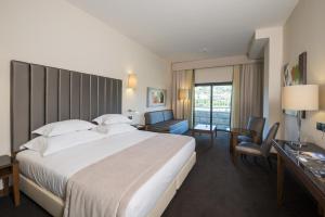 Family Room with River View room in Vila Gale Collection Douro