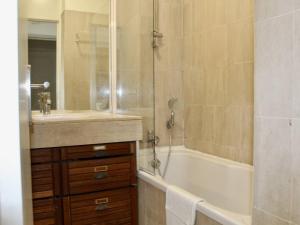 Appartement RDC à Villeneuve-Loubet - 2 Pièces, 45m², 4 Couchages, Plage à 100m - FR-1-252A-113