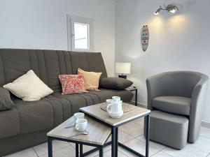 Maisons de vacances Maison cosy proche mer avec piscine chauffee, courts de tennis et patio - Bretignolles-sur-Mer - FR-1-224A-65 : photos des chambres