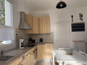 Maison rénovée à Moulins avec jardin et véranda - FR-1-489-469