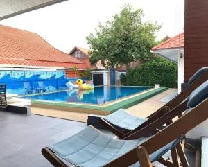 Pattaya Harmony Oasis 5BR Pool Villa for Group Getaways - Ban Nong Hin