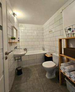 Agroturystyka - Wypoczynek nad stawem na Kaszubach