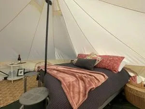 Cosy Glamping Tent 1 - Elmhurst