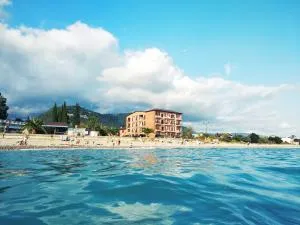 Leon - Nizhneye Armyanskoye Ushchelʼye