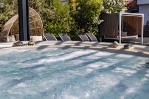 Hôtel Eden Cassis - centre-ville- piscine chauffée, jacuzzi et sauna - parking privé