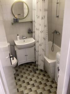 Lovely and peaceful vintage apartment near beach