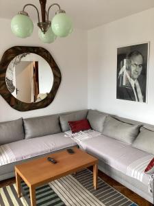 Lovely and peaceful vintage apartment near beach