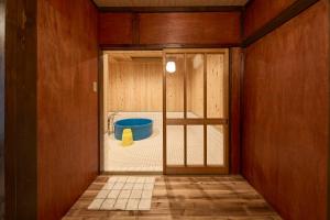 一棟貸切宿 空と家