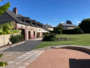 Maisons de vacances Beautiful house for 12-13 people near the Normandy beaches Etretat Fecamp : photos des chambres