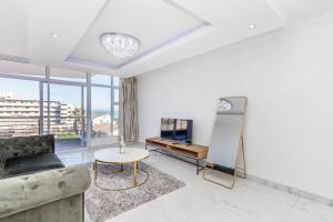 Atlantic Terraces 14 by HMH