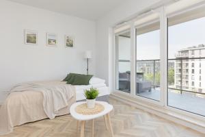 Ursus Sunny Studio for 4 Guests with Parking & Balcony by Renters