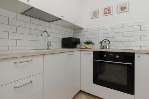 Ursus Sunny Studio for 4 Guests with Parking & Balcony by Noclegi Renters