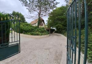 Maisons de vacances Gite la Pommeraie, 8 min de la plage et cabourg : photos des chambres