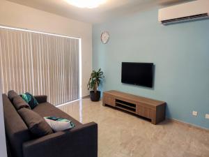 Deggies Apartments - spacious, modern apartment!