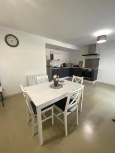 Appartements Les Pins : photos des chambres