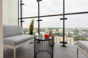 Kasprzaka Apartments with AC & Parking by Renters Prestige