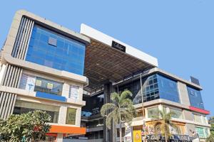 Hotel Solitaire, Best Luxurious Hotel AC Rooms In Surat