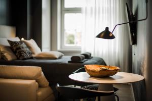 Luxury studio with a park view