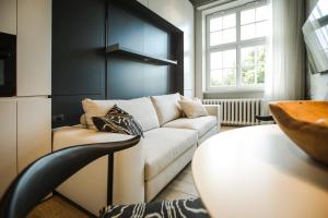 Luxury studio with a park view